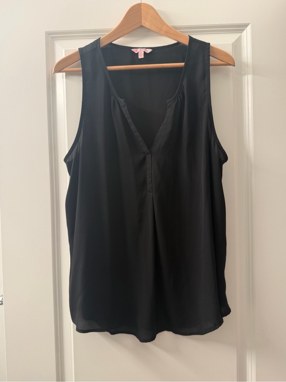 Candie's Black V-Neck Sleeveless Camisole